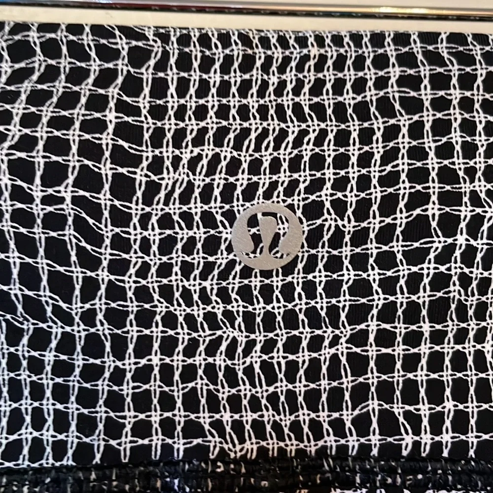 Lululemon Wunder Under Net Black White Leggings Size 6.